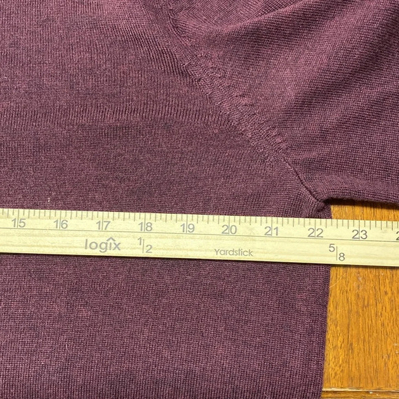 Jos A Banks Traveler 100% Merino Wool V Neck Sweater Men's Size Large Maroon - Picture 5 of 7